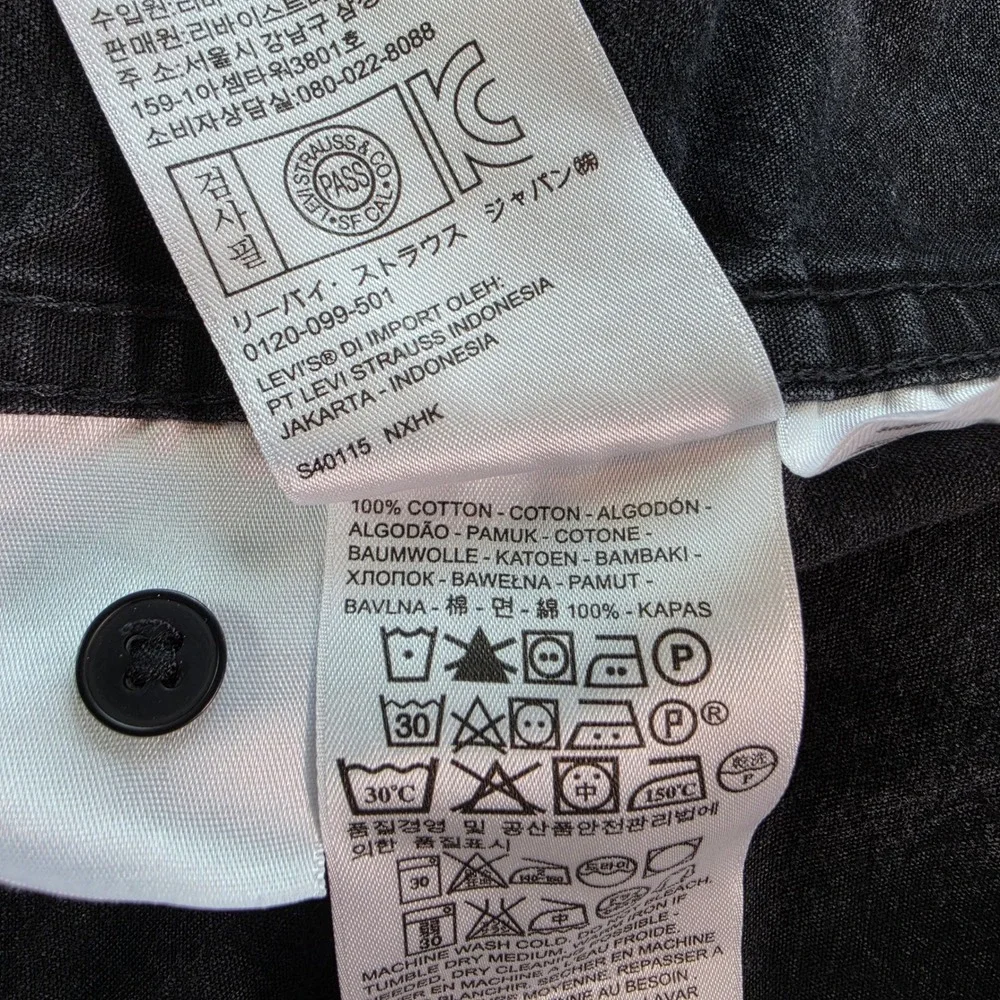 Levis levis button